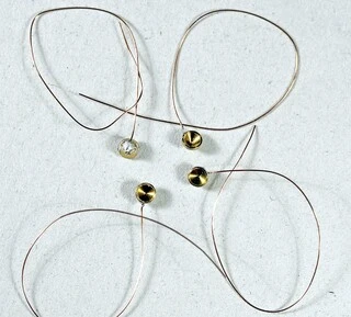 Mosazná pouzdra k uchycení dvojkolí s napájeným vodičem, 4 kusy, TT, PEHO 221