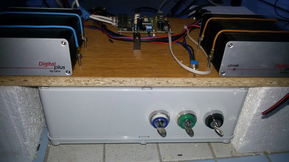 LENZ LZV200 Centrála