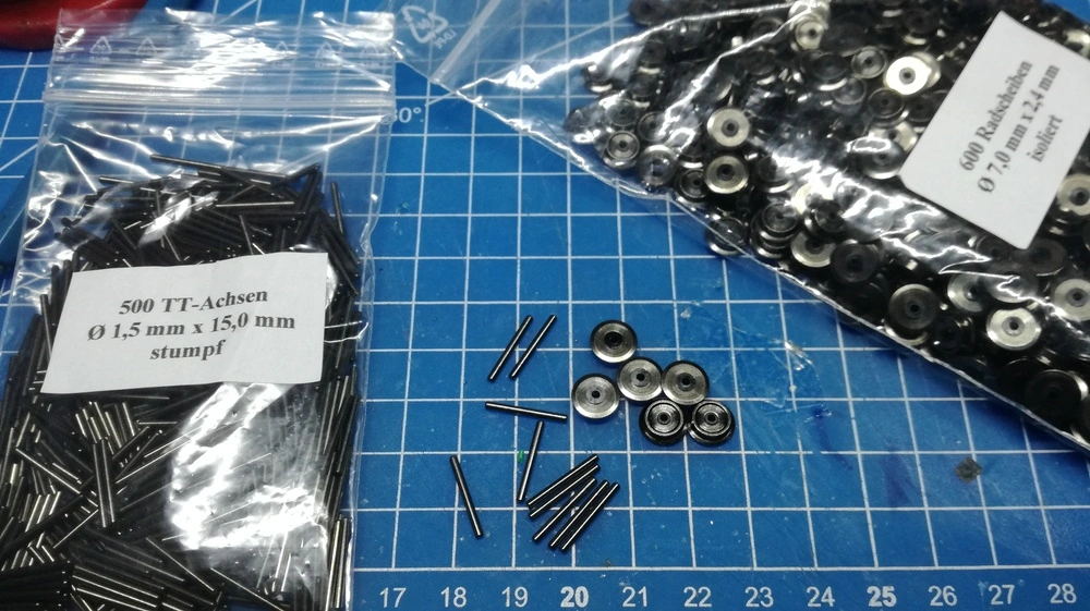 Tupá osa pro dvojkolí velikosti TT - délka 15mm průměr 1.5mm