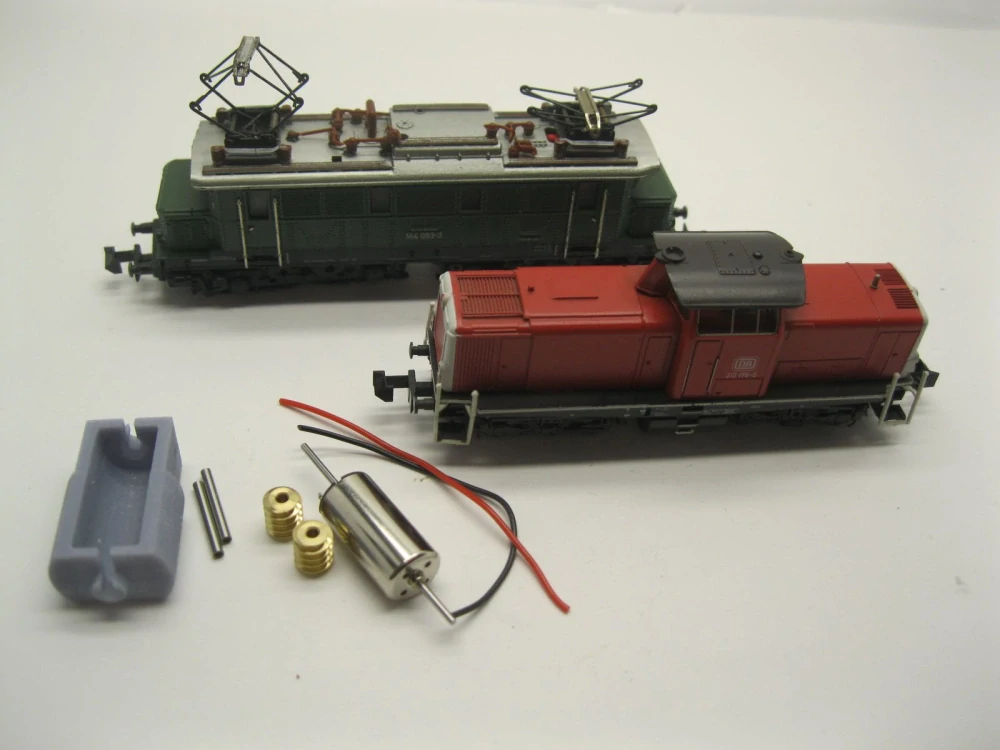 Minitrix V100/BR 212 (old Model), E 44, BR 144
