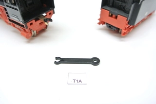 T1A, Plastový díl táhla KaModel pro lokomotivy HO PIKO BR 01, BR 41, BR 03 (starší produkce), 1ks