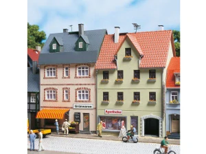 H0/TT - 2 obytné domy č. 5 a č.7 - Nádražní ulice