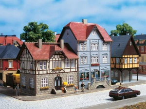 H0/TT - Dva obytné domy, ulice Nádražní 