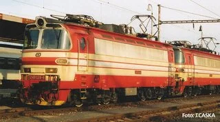 51398 PIKO - H0 - Elektrická lokomotiva řady 240 "Laminátka", DCC PluX22 se zvukem