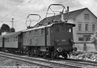 51419 PIKO - H0 - Elektrická lokomotiva E 32 15, DCC se zvukem