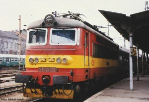 TT - elektrická lokomotiva řady 242 253-0 ČSD Plecháč Ep. V