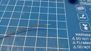 Drátek NMRA - hnědá - pevné jádro