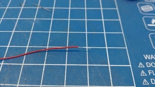 Drátek NMRA - červený - pevné jádro