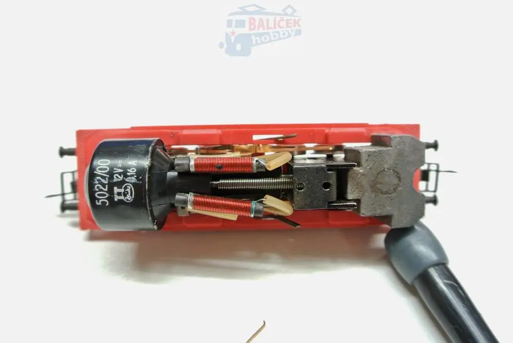 K74 Sada kontaktů KaModel pro lokomotivu TT ZEUKE E 70, 2ks