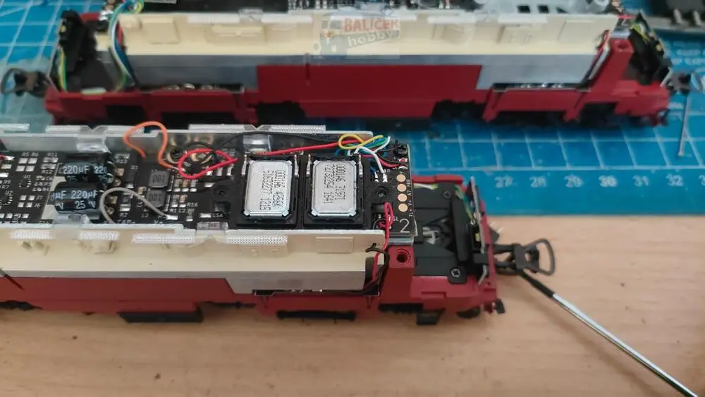 Ozvučnice pro S499.02 H0 Piko - Plecháč kompletní