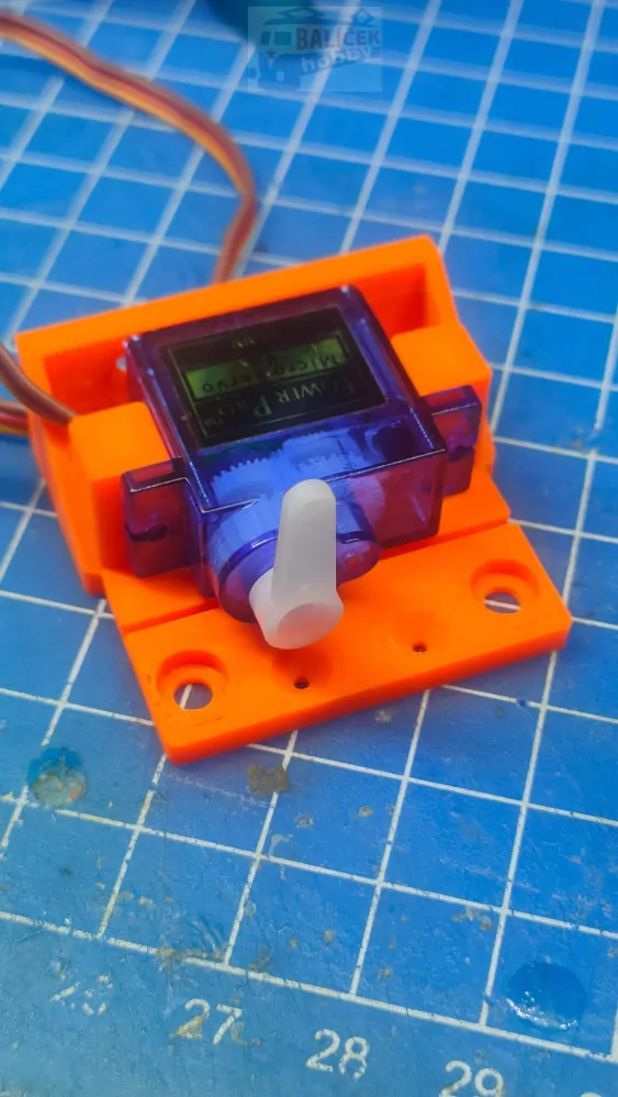 Univerzální držák pro miniaturní servo SG-90 typ V2