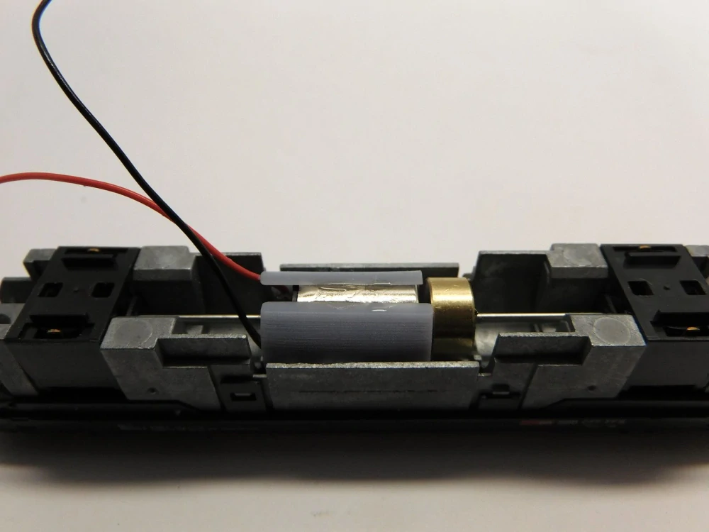 Hobbytrain / Kato SBB Re 4/4 460, BLS Re 4/4 465