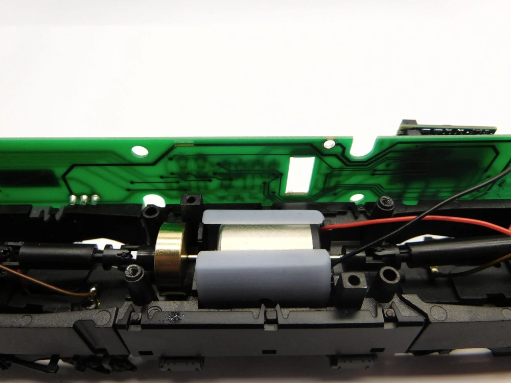 Märklin / Trix Br 152 ( Motor in the middle with cardan shafts), BR 182, BR 189