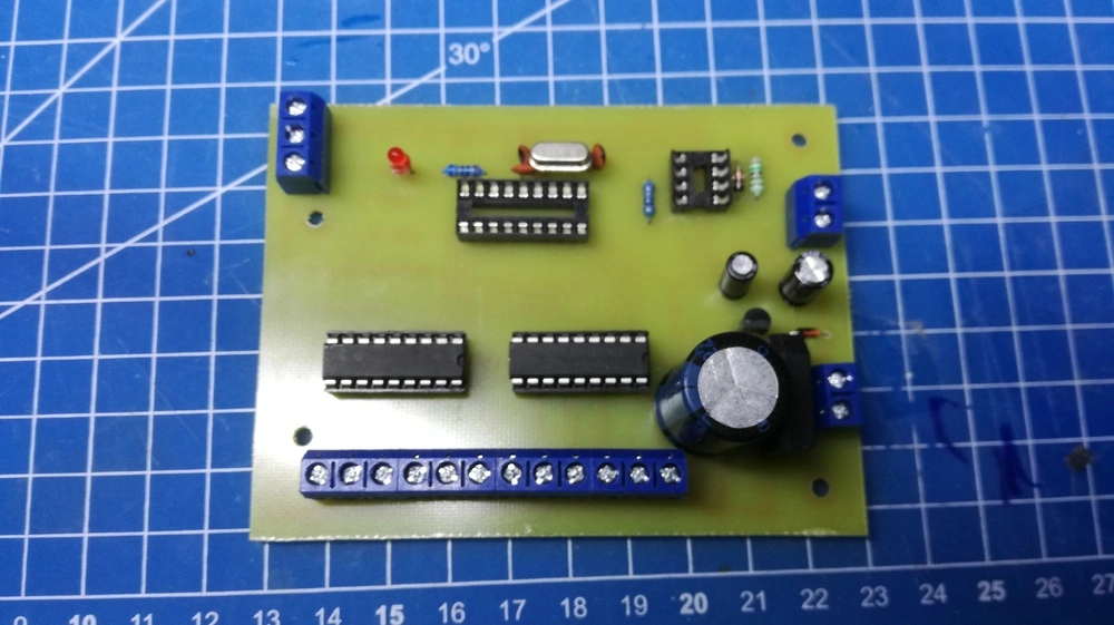 DCC master modul pro elektromagnetické přestavníky H0/TT/N