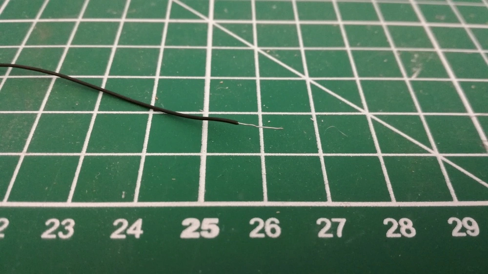 Drátek NMRA - černá - pevné jádro