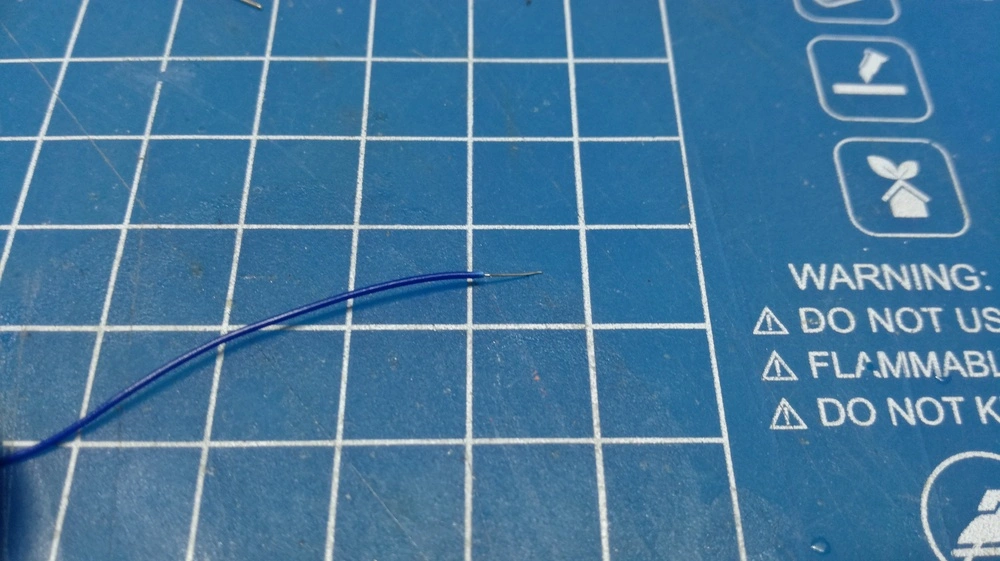 Drátek NMRA - modrý - pevné jádro