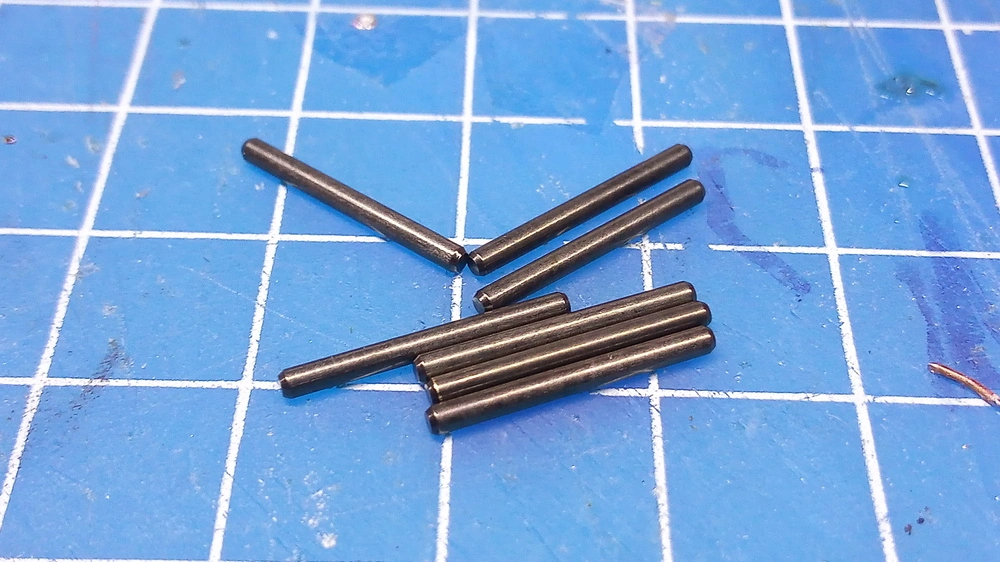 Tupá osa pro dvojkolí velikosti TT - délka 15mm průměr 1.5mm