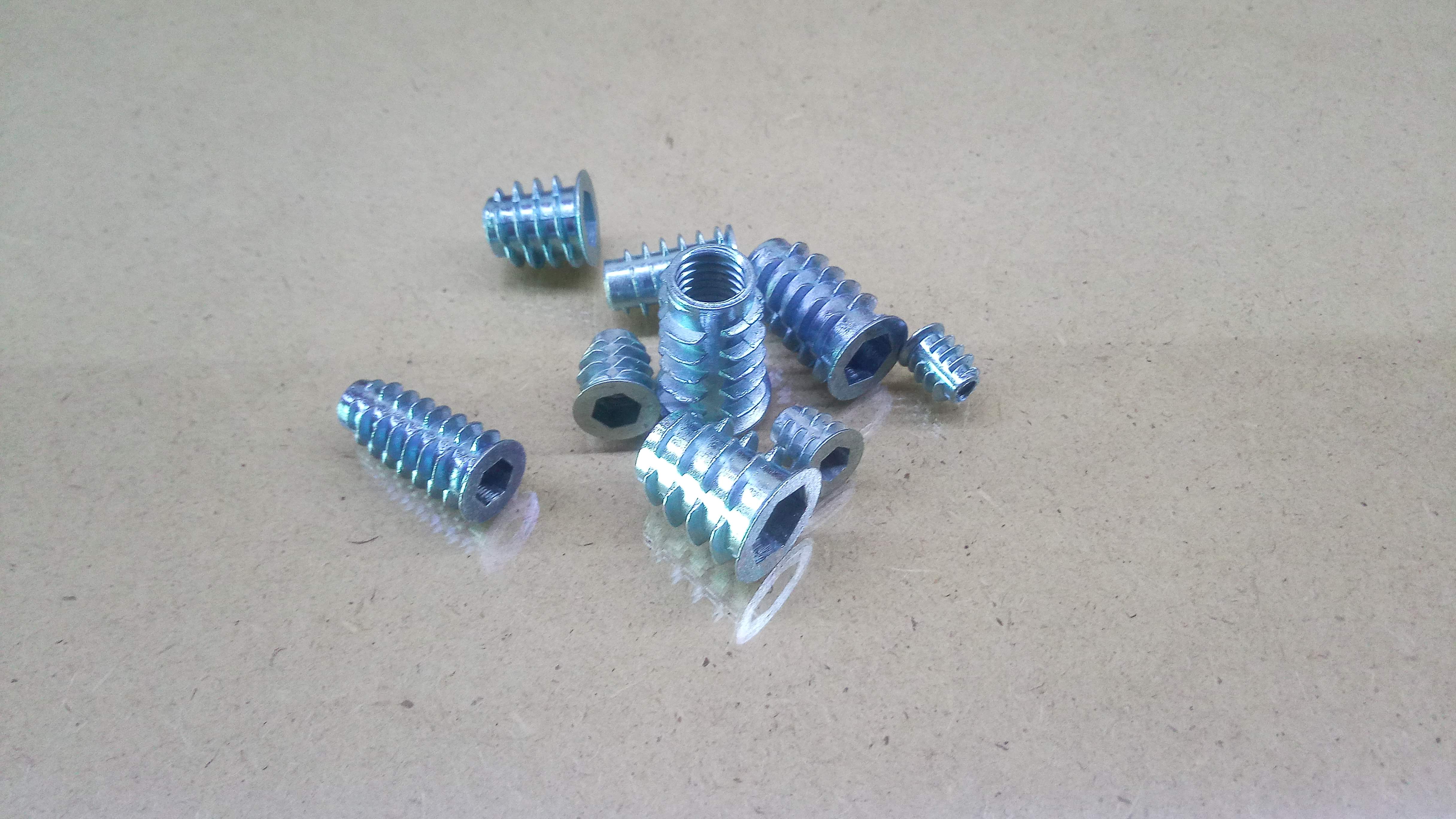 Matice závrtná + límec M6x20