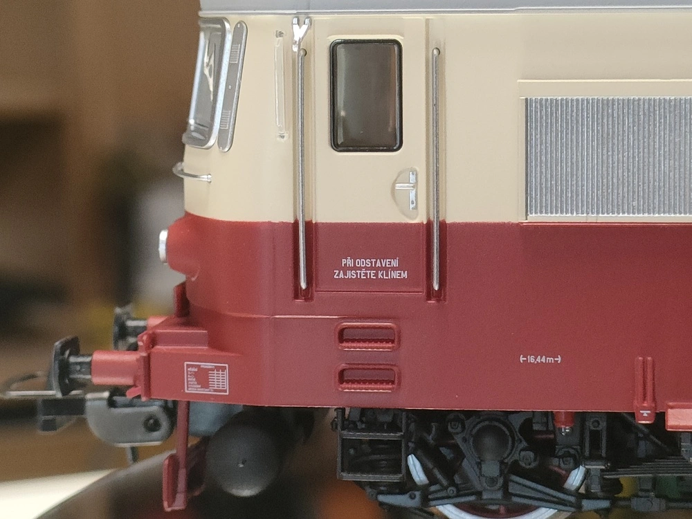 H0 - elektrická lokomotiva řady 242 ČD Cargo, Plecháč Ep. V