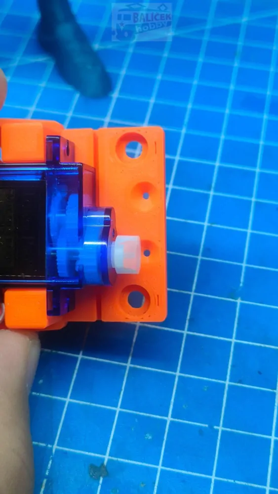 Univerzální držák pro miniaturní servo SG-90 typ V2