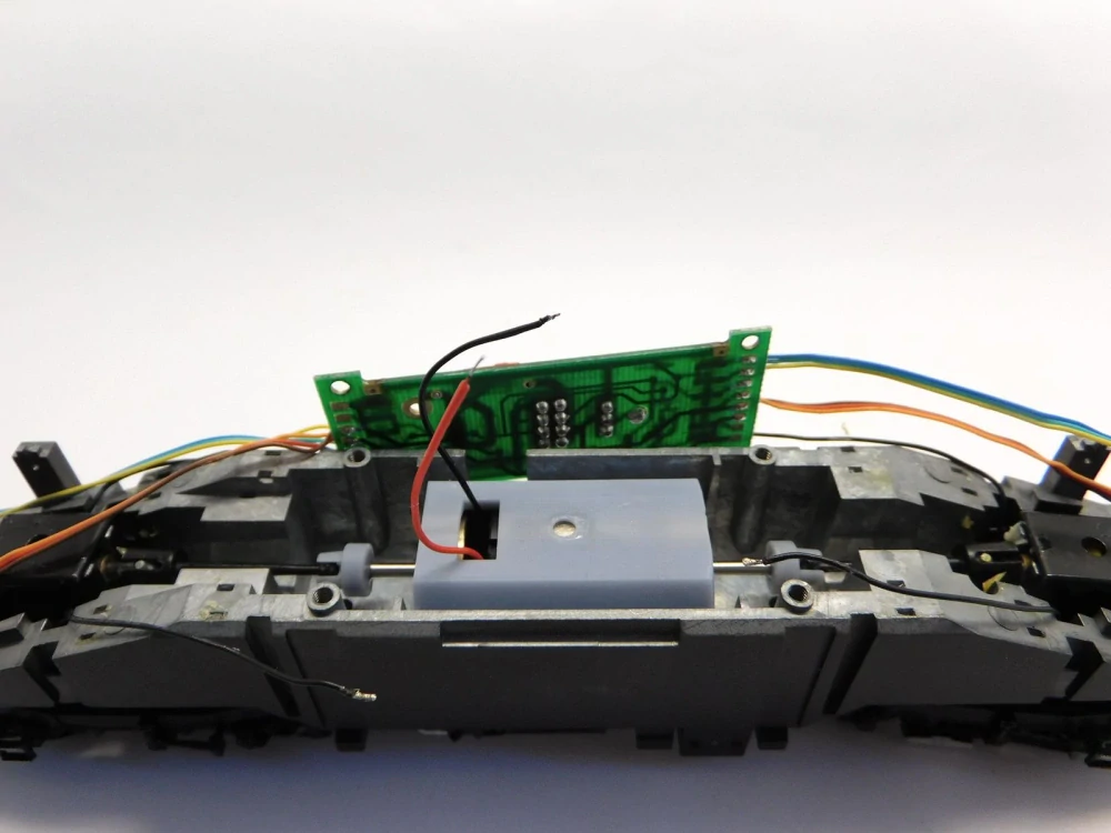 Roco Ae 4/4, Ae 4/6, Ae 8/8, Ae 8/14, Bardotka, BB 16000/ 22000/25000/26000/63000/68000/7200/9000/9100/9200, BR 101/103/116/118/120/144/145/146/151/152/155/182/183/185/186/189/193/210/215/218/220/221/223/224/250/370/386/480/484/541, CC 6500/72000, CFL 160