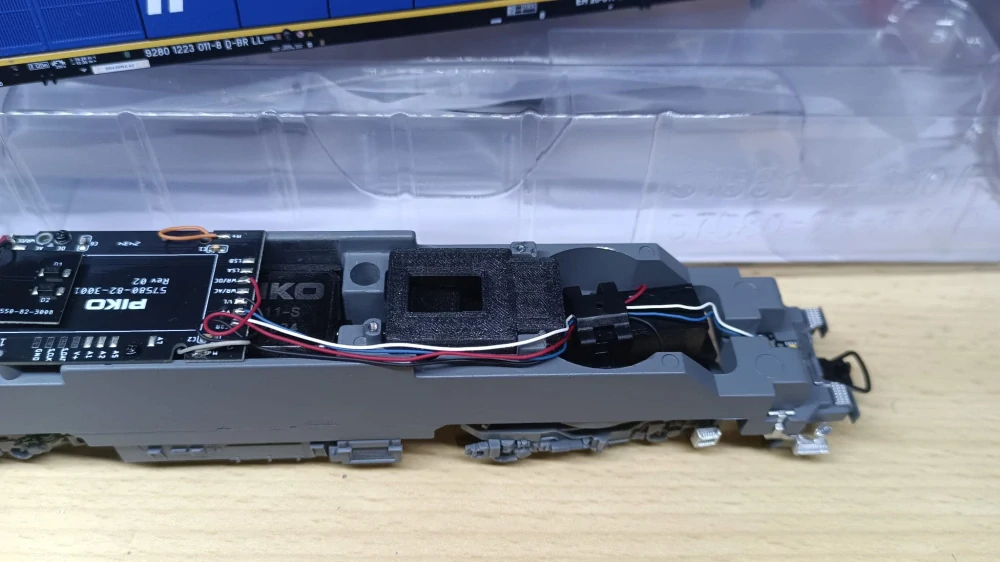 Ozvučnice pro BR 223 Herkules - PIKO - H0 - kompletní