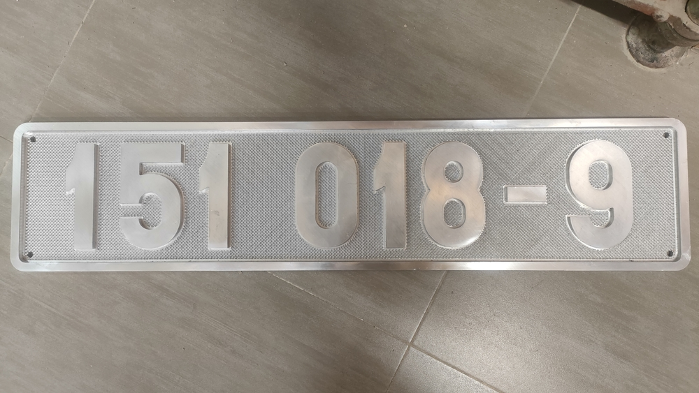 Číslo velikost 890mm s reliéfem