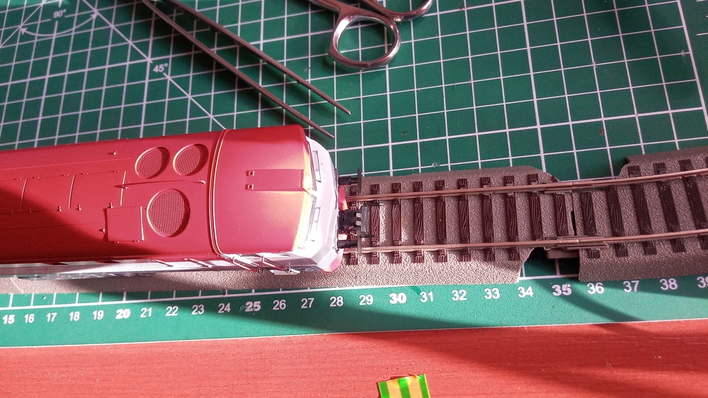 Zabudování digitálního spřáhla pro DCC lokomotivy H0 - 1ks