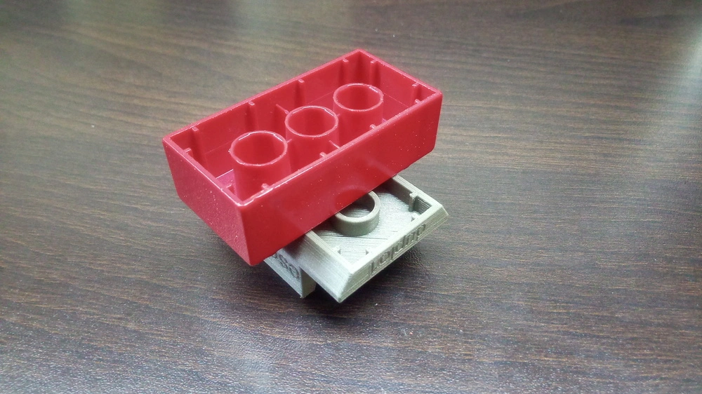 Spojka dřevěných kolejí na Lego Duplo