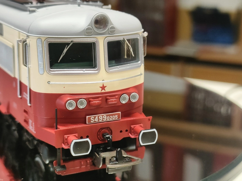 H0 - elektrická lokomotiva řady 242 ČD Cargo, Plecháč Ep. V