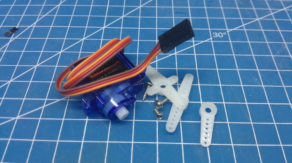 Miniaturní servo SG-90