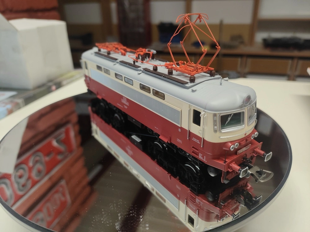 H0 - elektrická lokomotiva řady 242 ČD Cargo, Plecháč Ep. V